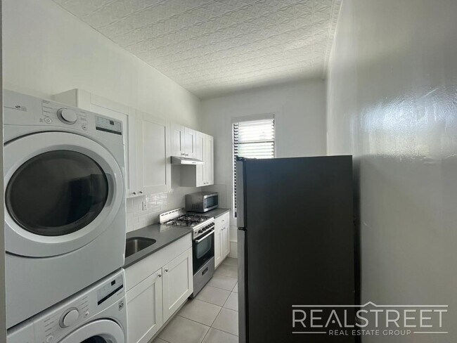 Building Photo - NEW 3 BED 2 BATH IN BUSHWICK!