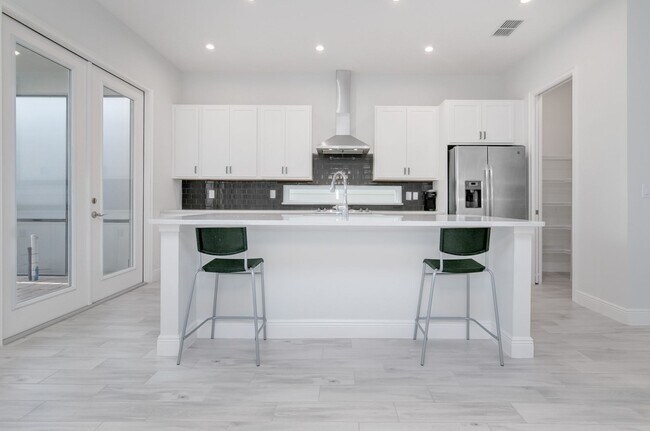 Foto del edificio - Stunning 2-story 3 Bed/2.5 Bath Home for R...