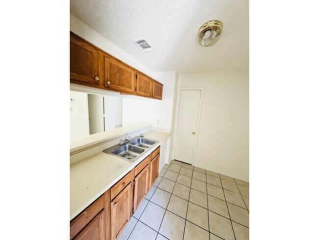 Foto del edificio - ***2 BEDROOM IN DALLAS***