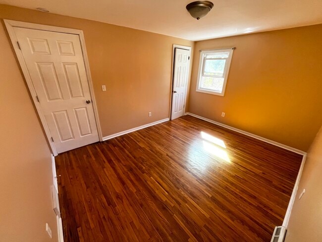 Building Photo - 51 N Seine Dr