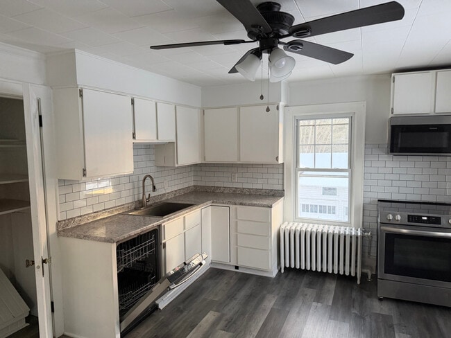 Foto del edificio - 236 Glenmont Rd