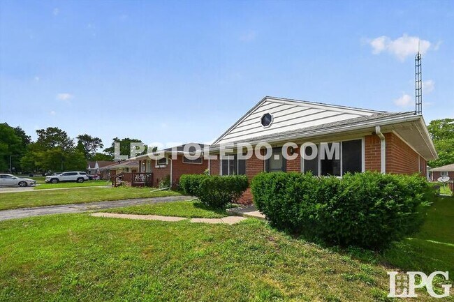 Foto del edificio - 1818 Christian Ave