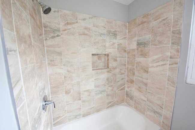Foto del edificio - 238 Whitethorne Ave