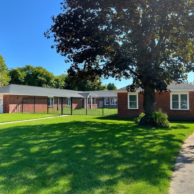 Foto del edificio - 61 Old Amherst Rd