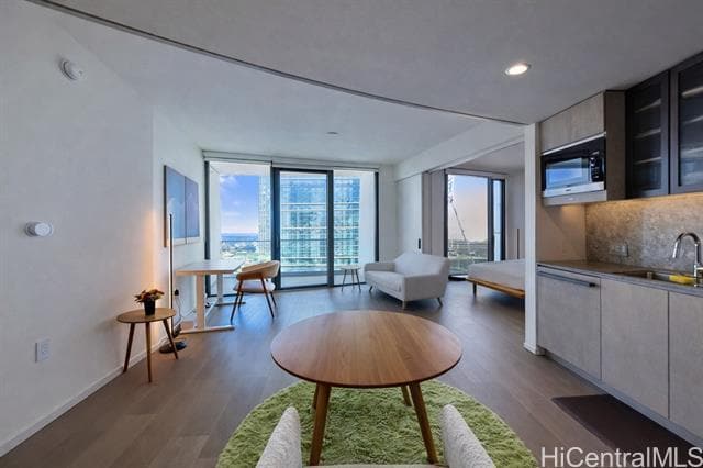 Building Photo - 1000 Auahi St