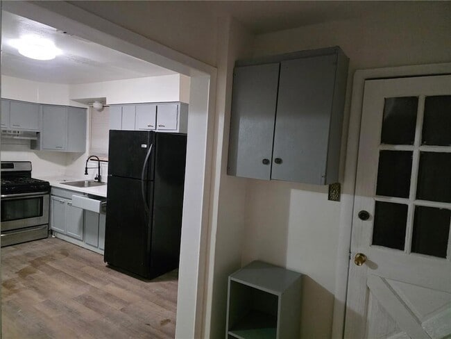 Building Photo - 2411 Lauradale Dr