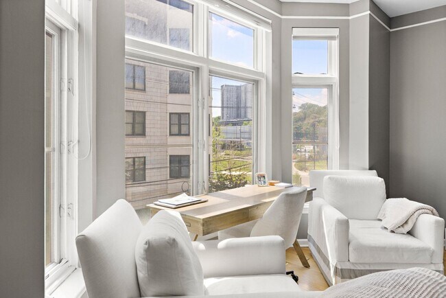 Foto del edificio - 1300 Grand St