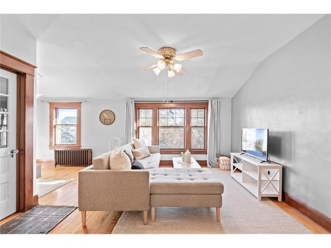 Foto del edificio - 319 Vincent Ave N