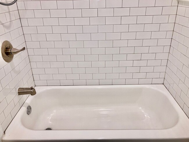 Building Photo - 5419 Pine St