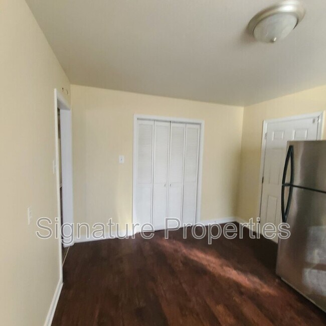 Foto del edificio - 4905 Goddin Cir