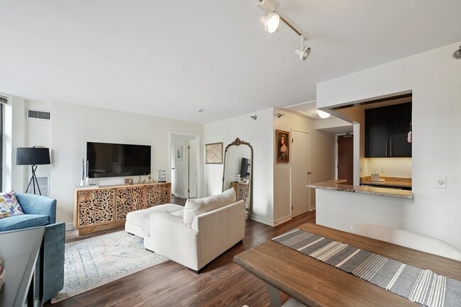 Building Photo - 401 E Ontario St