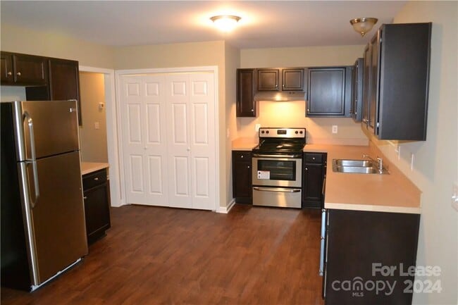 Building Photo - 2919 Archdale Dr
