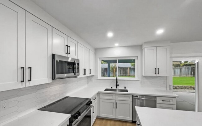 Foto del edificio - 7948 Summerplace Dr