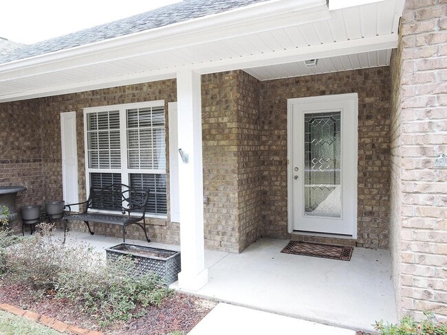 Building Photo - 952 Lake Dr