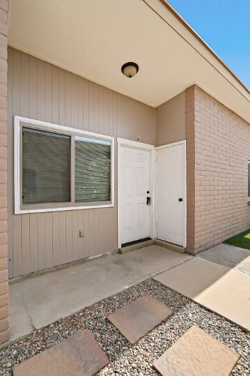 Foto del edificio - 2 bedroom, 1 bathroom single-story duplex
