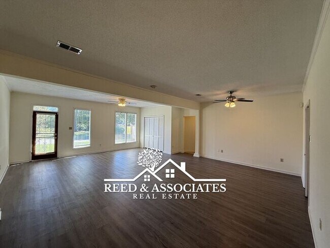 Foto del edificio - Spacious: 3 Bedroom in Cordova!