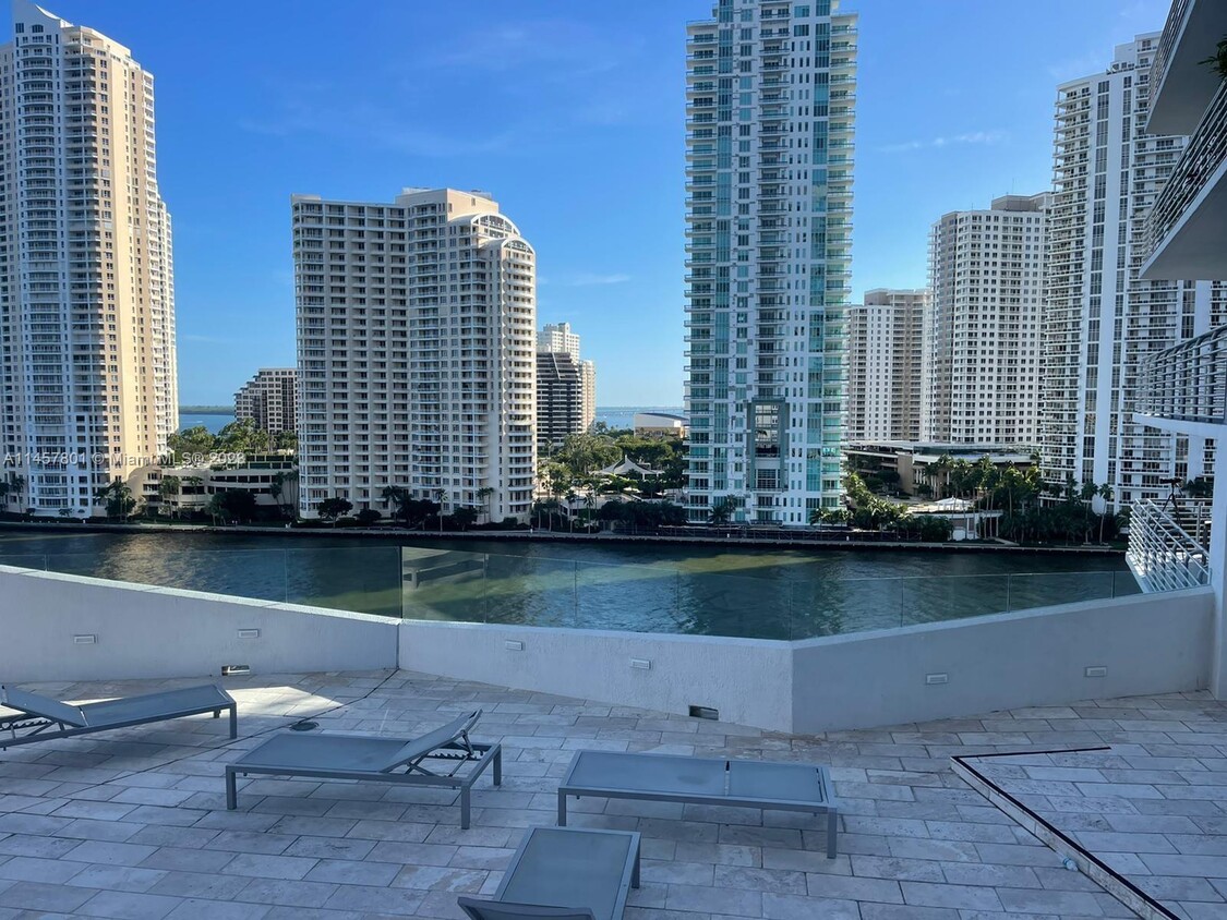 Foto principal - 325 S Biscayne Blvd