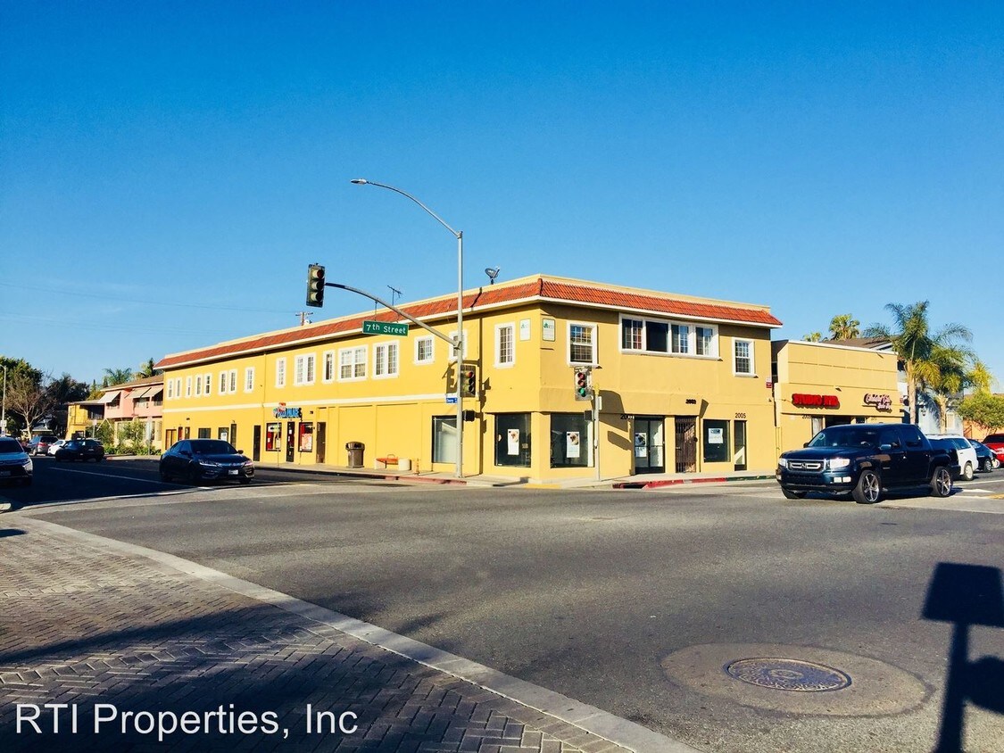 Building Photo - 710 Cherry Ave