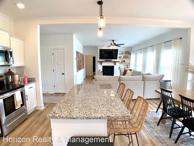 Building Photo - 3 br, 2.5 bath House - 103 Teds Trl