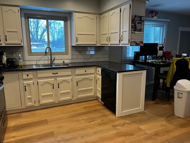 Building Photo - 6761 Dawn Dr