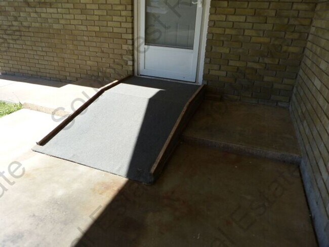 Foto del edificio - Handicap accessible apartment