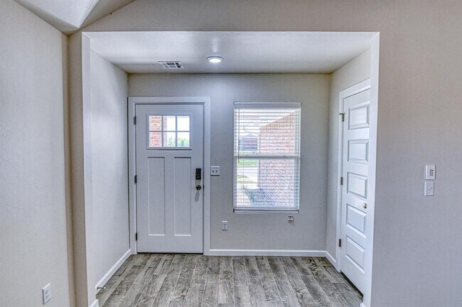 Foto del edificio - 2723 Varenna Ln