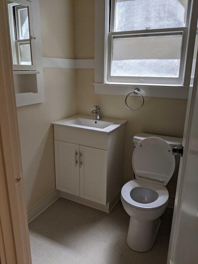 Building Photo - bedroom in San Francisco CA 94114