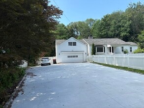 Building Photo - 158 Jelliff Mill Rd