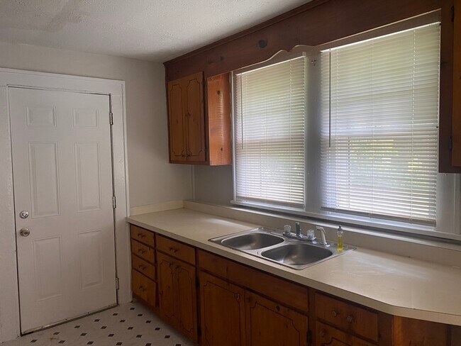 Foto del edificio - 3918 Plainview Rd