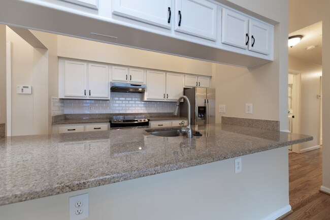 Building Photo - 14200 Wolf Creek Pl