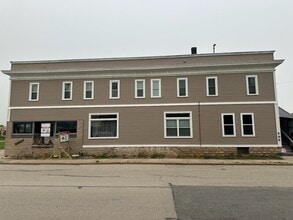 Building Photo - 205 N Maple St