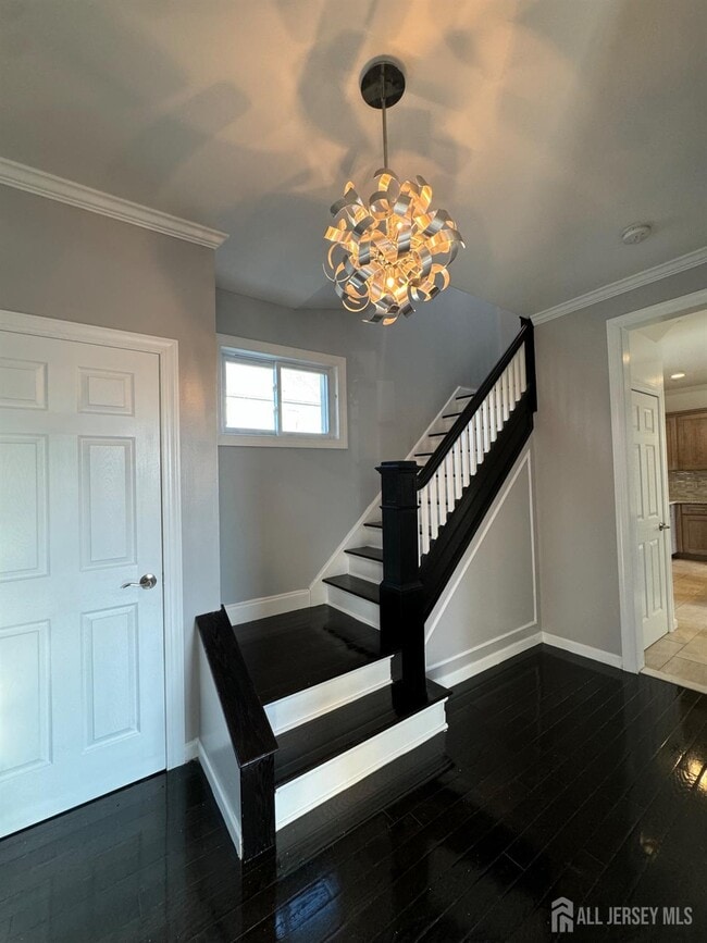 Building Photo - 537 Harding Ave