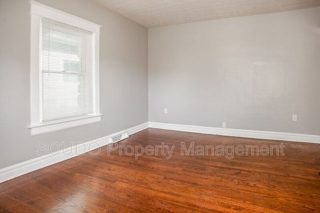 Building Photo - 1505 W Walnut St
