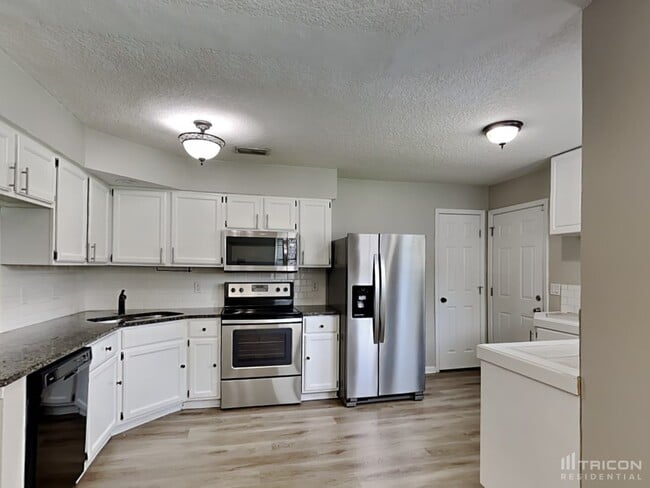 Foto del edificio - 13131 Leatherleaf Dr S