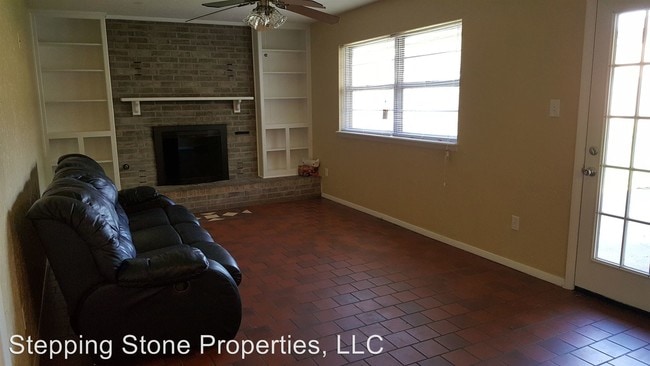 Building Photo - 5205 NW Sherwood Dr