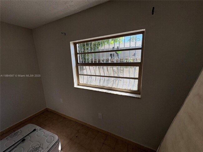 Foto del edificio - 2395 NW 4th St