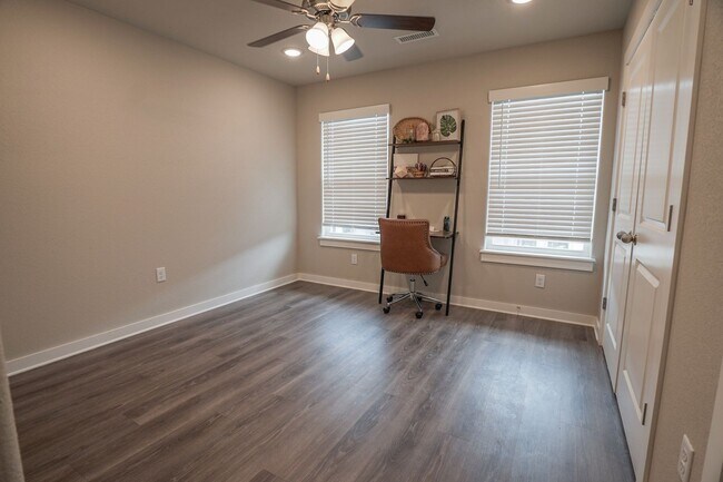 Foto del edificio - 2 bedroom 2.5 bath home located in Fayette...