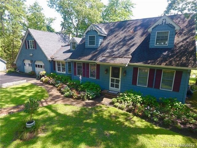 Foto del edificio - 144 N Maple Ave
