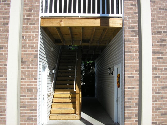 Building Photo - 526 Dennis Way