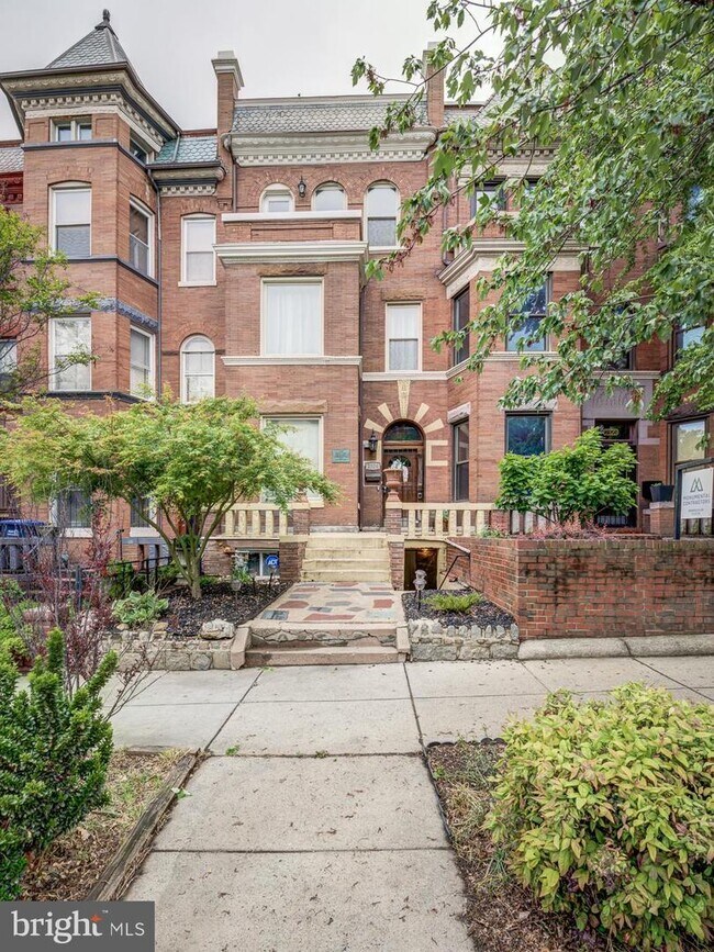 Building Photo - 2324 1st St NW