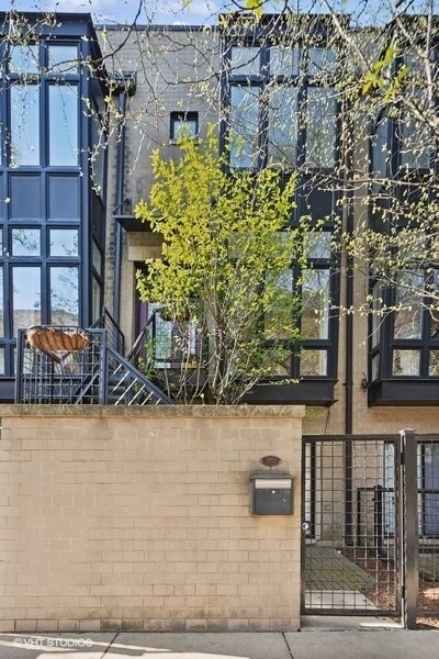 Foto principal - 1707 W Diversey Pkwy