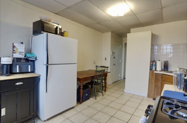 Building Photo - 205 3rd St