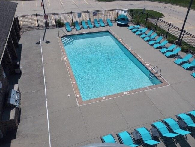 Swimming Pool - Hillcrest Park Apartments-Student Housing