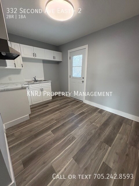 Photo du bâtiment - Two Bedroom Apartment - (Second Floor)