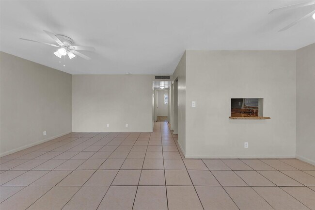 Foto del edificio - 2201 NE 36th St