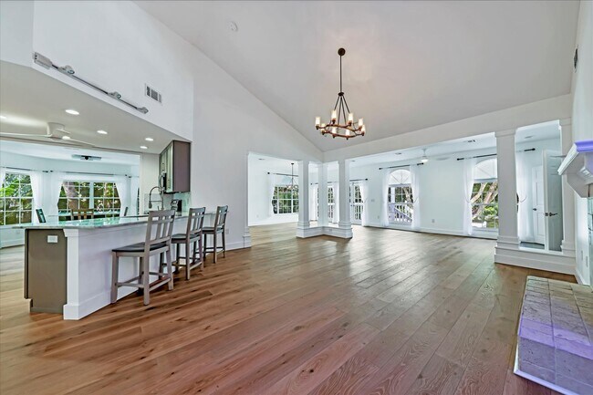 Building Photo - 5329 Siesta Ct