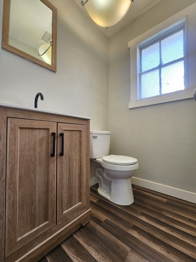 Baño - 209 West Ave S