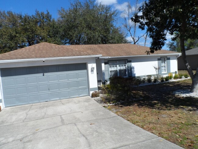 Building Photo - Nice Area 3/2/2 Call Direct Carole Arcaro 386-216-4900 Deltona Lakes Realty