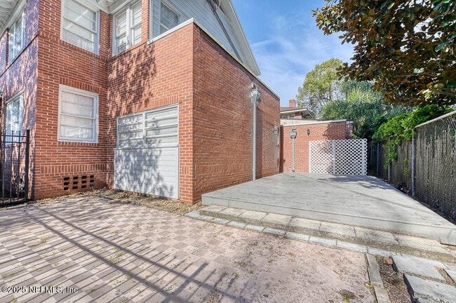 Building Photo - 1661 Aberdeen St