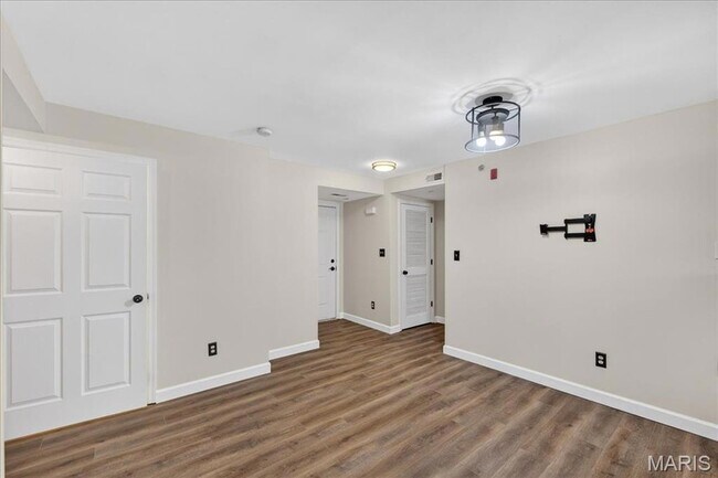 Foto del edificio - 4103 Spring River Dr